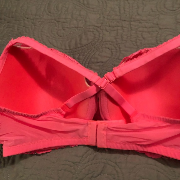 Victoria Secrets, Body By Victoria Lace Bra. - Picture 6 of 8